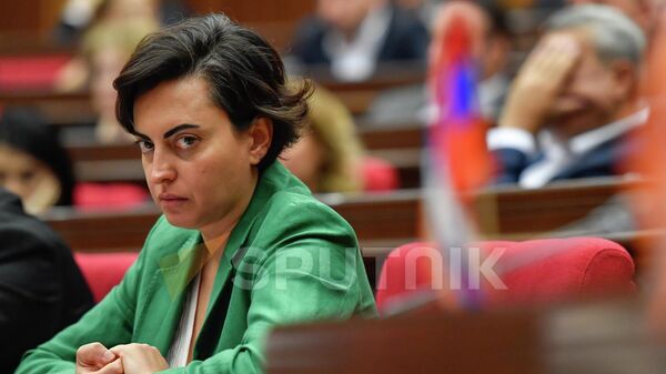 Լենա Նազարյանը ներողություն է խնդրել. նա դեռ պետք է տուգանք վճարի Թագուհի Թովմասյանին