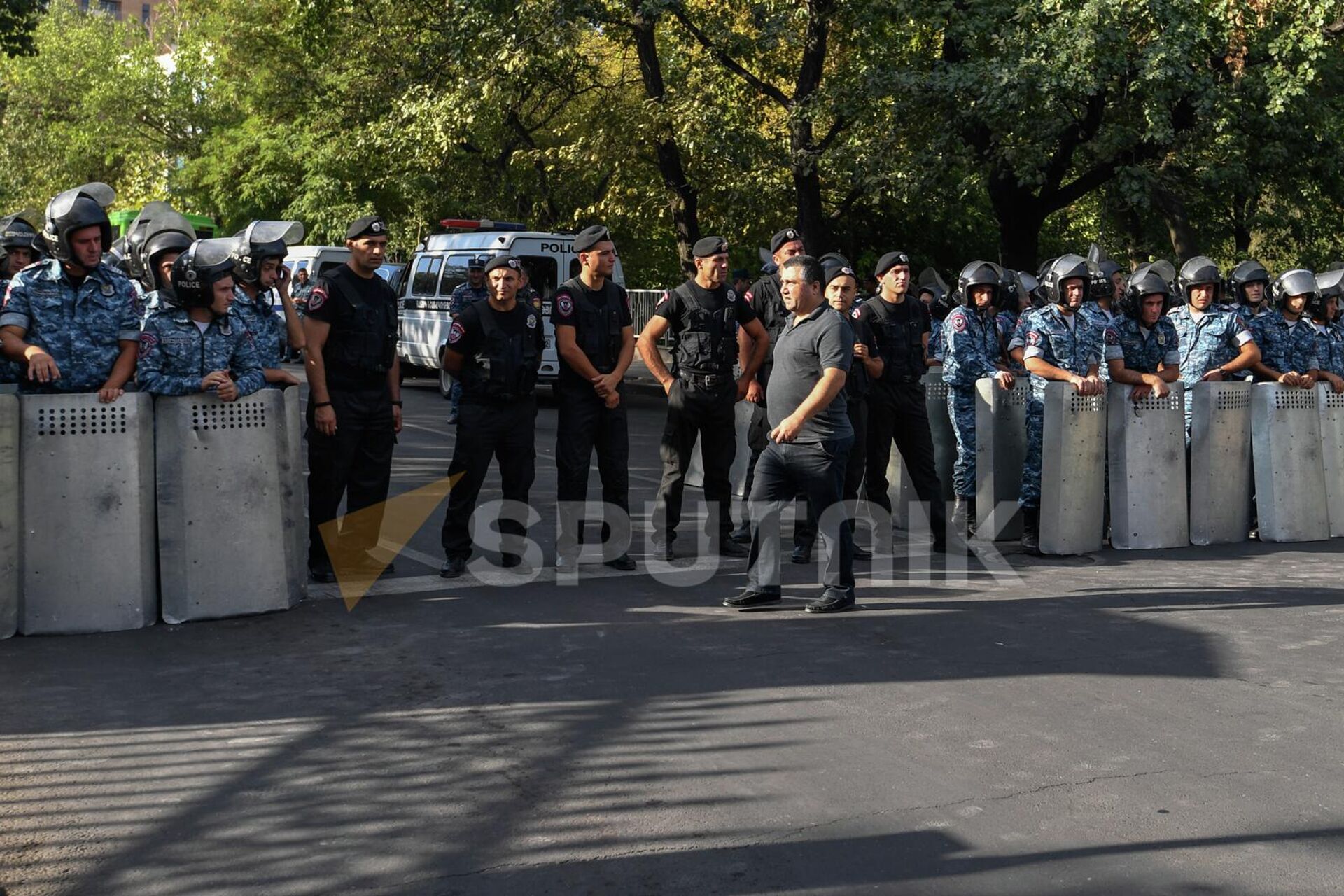 Акция протеста у здания Национального собрания (14 сентября 2022). Еревaн - Sputnik Армения, 1920, 14.09.2022