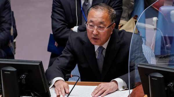 Постоянный представитель Китая при ООН Чжан Цзюнь выступает во время заседания Совета Безопасности ООН (19 апреля 2022). Нью-Йорк - Sputnik Армения