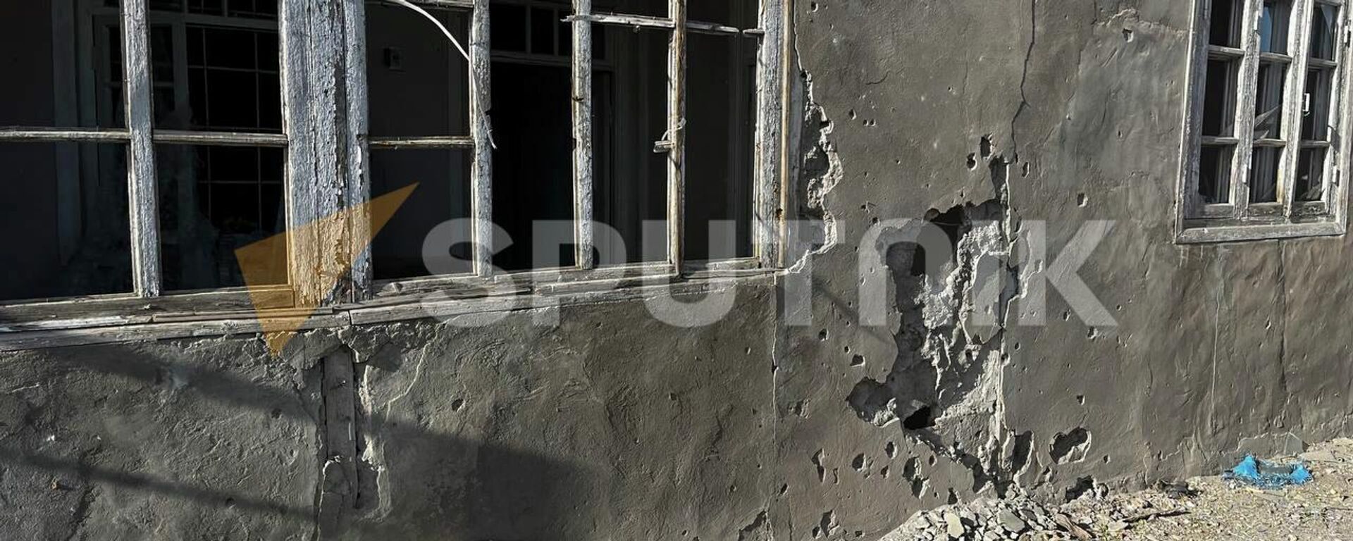 Разрушенный в результате артобстрела азербайджанскими ВС жилой дом села Сотк (16 сентября 2022). Сотк - Sputnik Армения, 1920, 16.09.2022