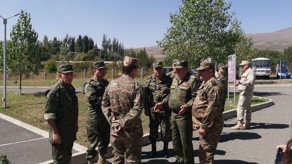 Передовая группа миссии ОДКБ во главе с Анатолием Сидоровым уже посетила несколько участков на границе с Азербайджаном - Sputnik Армения