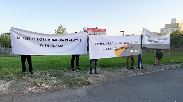Акция перед зданием американского посольства (18 сентября 2022). Еревaн - Sputnik Армения
