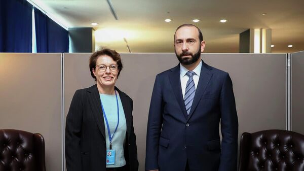 Министр иностранных дел Арарат Мирзоян встретился с коллегой из Косово Доникой Дьёрвала-Шварц (20 сентября 2022). Нью-Йорк - Sputnik Армения