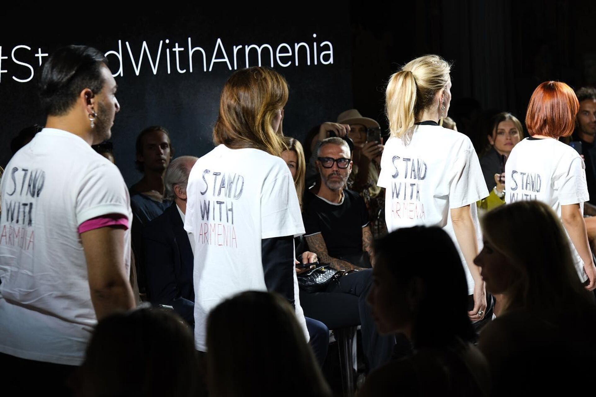 Армянские дизайнеры впервые принимают участие в Неделе моды в Милане - Sputnik Արմենիա, 1920, 22.09.2022