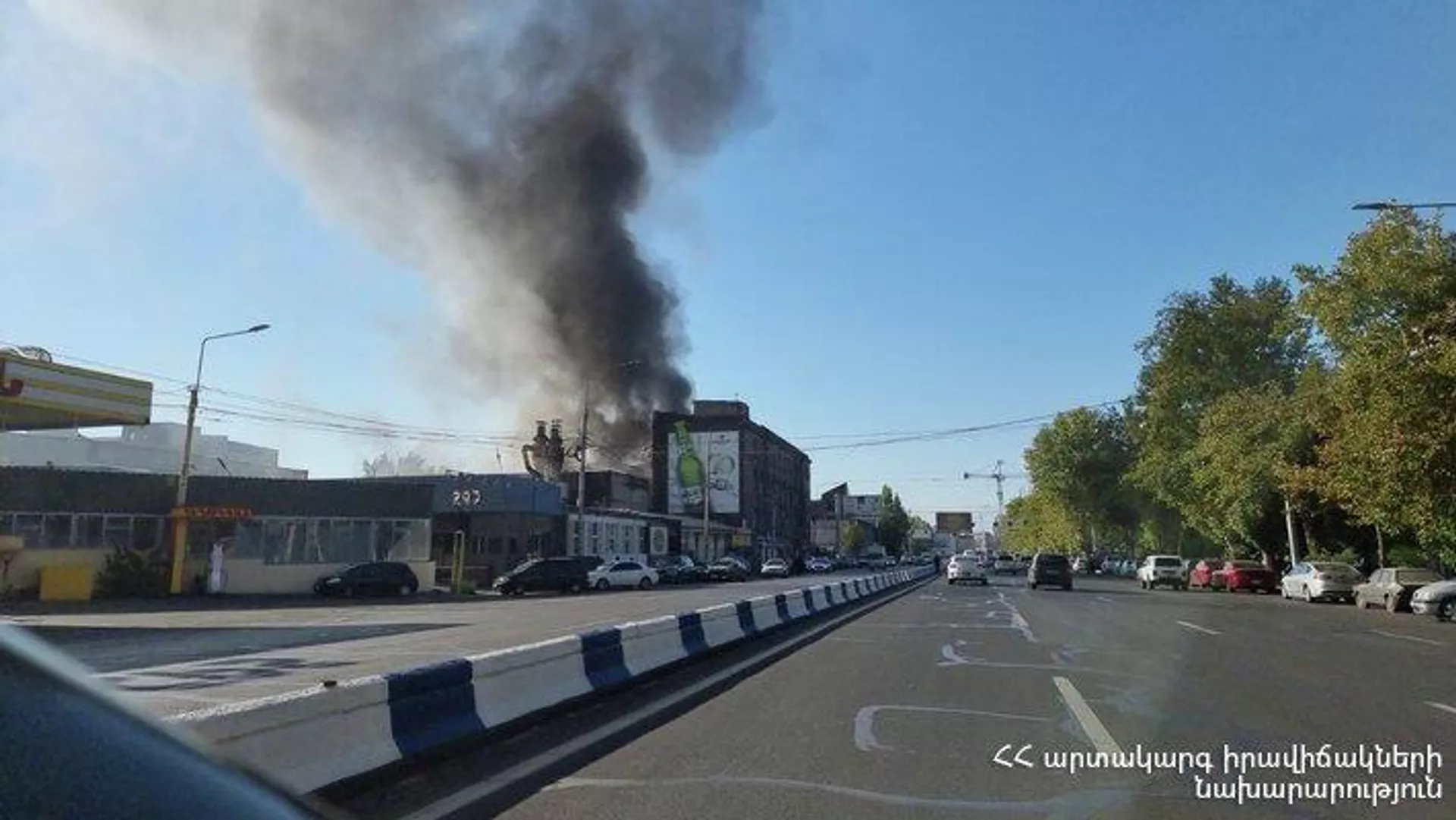 Пожар в одном из недостроенных зданий на проспекте Аршакуняц (24 сентября 2022). Еревaн Пожар в одном из недостроенных зданий на проспекте Аршакуняц (24 сентября 2022). Еревaн - Sputnik Армения, 1920, 24.09.2022