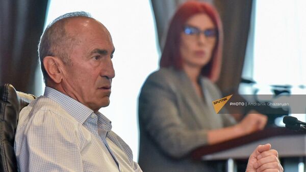 Пресс-конференция Роберта Кочаряна в бизнес-центре Эребуни плаза (28 сентября 2022). Еревaн - Sputnik Армения