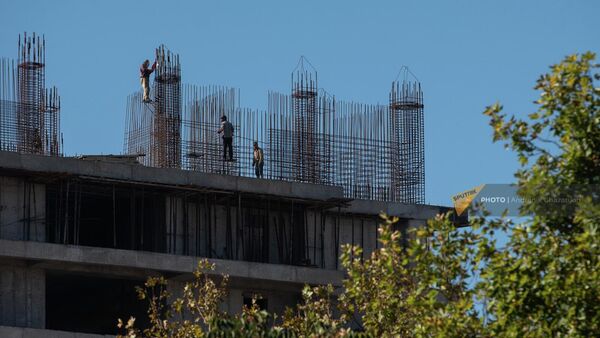 Рабочие на стройке - Sputnik Армения