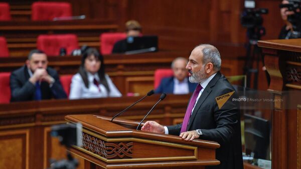 Премьер-министр Никол Пашинян на очередном заседании Национального собрания (13 сентября 2022). Еревaн - Sputnik Армения