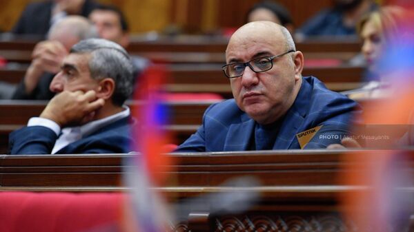 Гурген Арсенян на очередном заседании Национального собрания (13 сентября 2022). Еревaн - Sputnik Армения