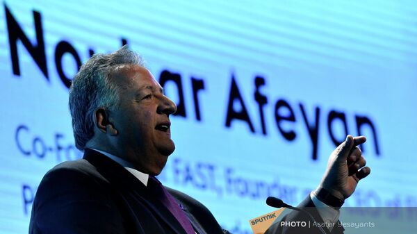 Нубар Афеян выступает с речью во время глобального инвестиционного форума “Global Innovation Forum 2022: Life Altering Technologies” (5 октября 2022). Еревaн - Sputnik Армения