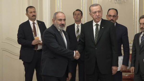 Встреча премьер-министра Никола Пашиняна с президентом Турции Реджепом Тайипом Эрдоганом (6 октября 2022). Прага - Sputnik Армения