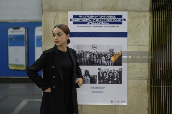 Выставка, посвященная 90-летию основания Союза композиторов Армении на станции метро Еритасардакан (7 октября 2022). Еревaн - Sputnik Армения