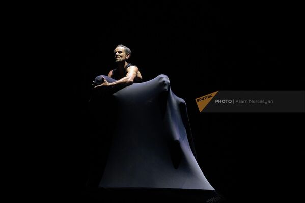 Эйфман использует уникальный пластический язык современного психологического балета, блистательно отточенный хореографом в его предыдущих спектаклях - Sputnik Армения
