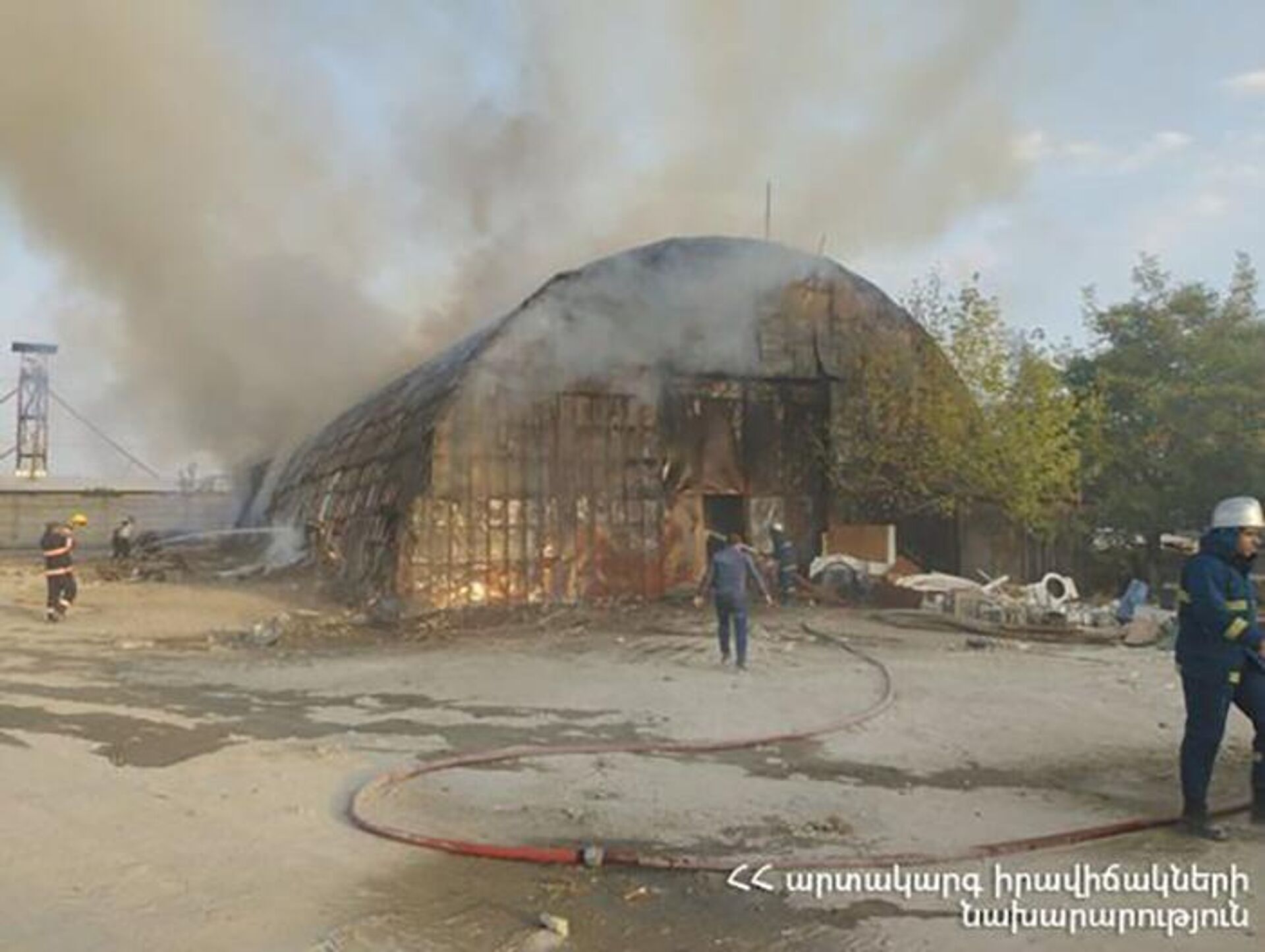 Сгоревшее строение на улице Багратуняц в Еревaне - Sputnik Արմենիա, 1920, 08.10.2022