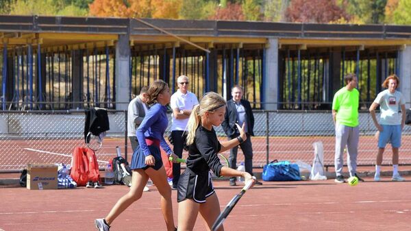 Делегация, возглавляемая министрами спорта России Олегом Матицыным и спорта и туризма Беларуси Сергеем Ковальчуком посетила спортивную базу в Цахкадзоре (7 октября 2022). Котайк - Sputnik Армения