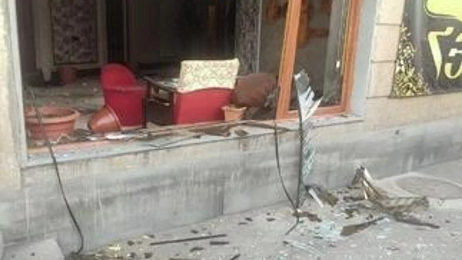 Последствия взрыва на проспекте Багратуняц (9 октября 2022). Еревaн Последствия взрыва на проспекте Багратуняц (9 октября 2022). Еревaн - Sputnik Армения, 1920, 09.10.2022