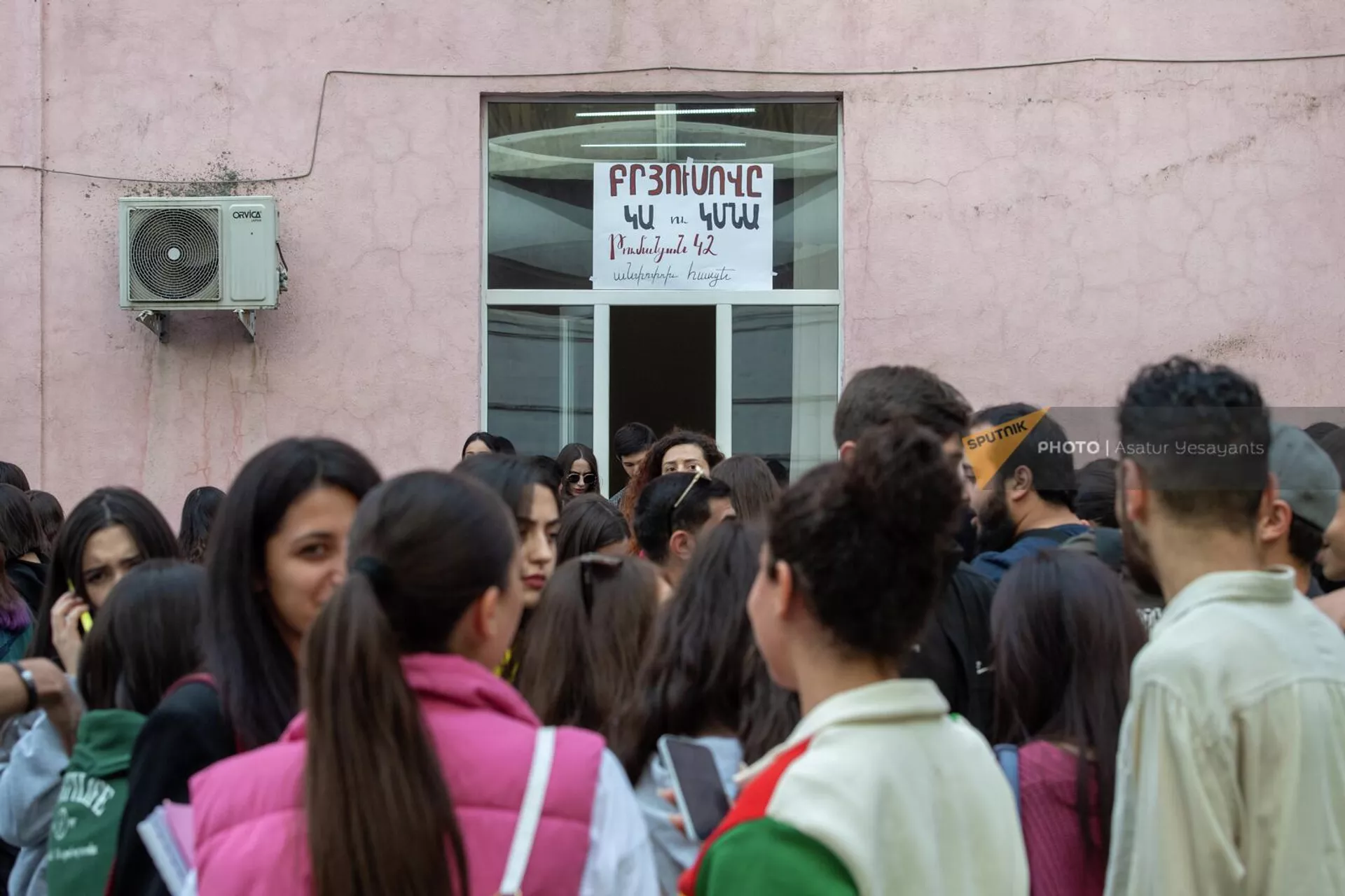 Студенты Государственного университета имени Брюсова на акции протеста (12 октября 2022). Еревaн Студенты Государственного университета имени Брюсова на акции протеста (12 октября 2022). Еревaн - Sputnik Армения, 1920, 12.10.2022