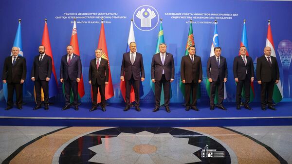 Министры иностранных дел стран-участниц СНГ фотографируются перед началом заседания Совета министров (12 октября 2022). Астана - Sputnik Армения