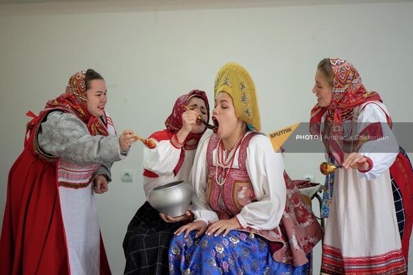 ՌԴ Վլադիմիրի մարզի կամավորները Հայաստանի Լոռու մարզում ներկայացնում են ռուսական մշակույթը - Sputnik Արմենիա