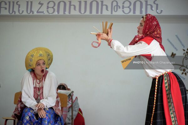 Русский фольклор на сцене одной из школ Ахпата - Sputnik Армения