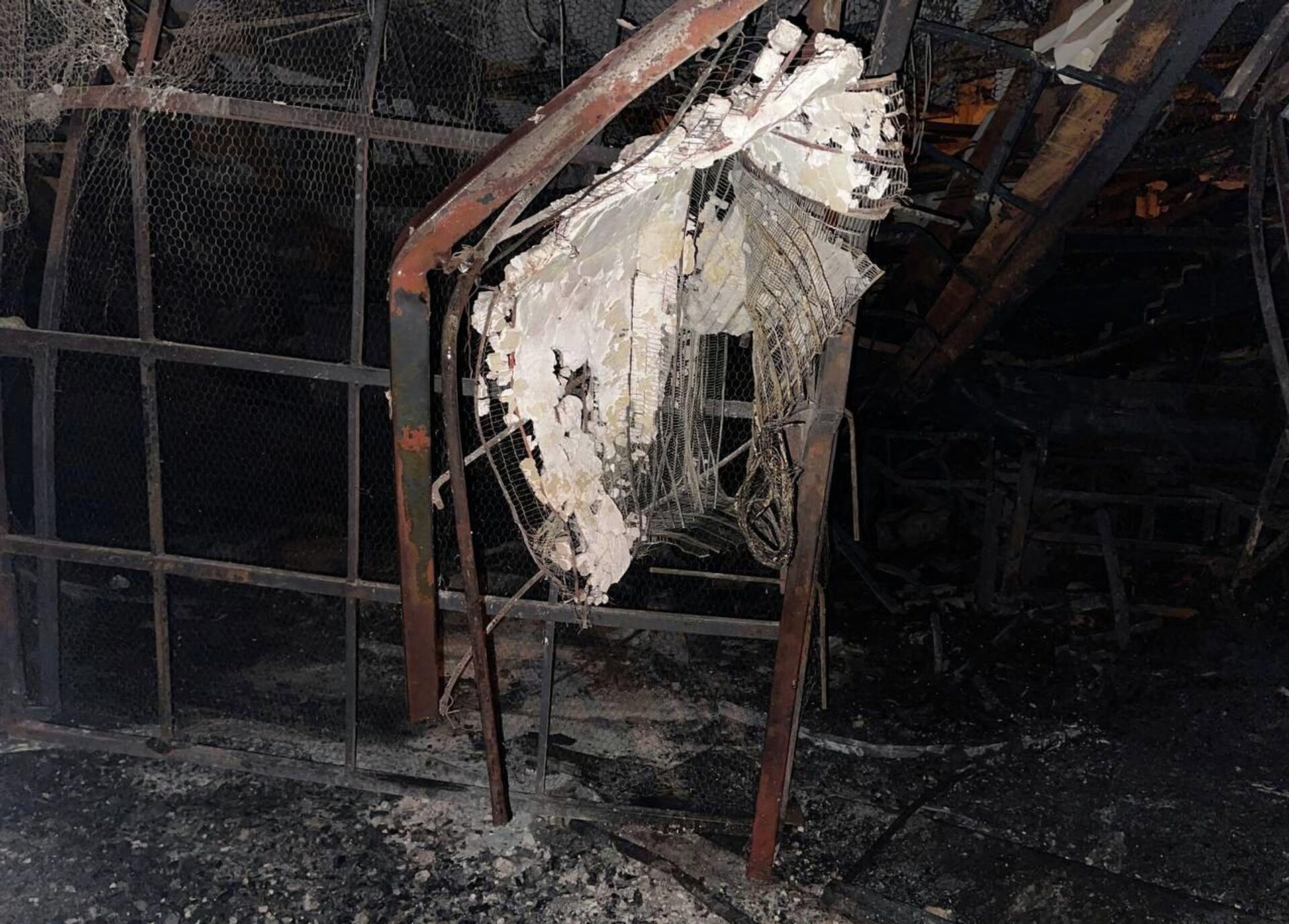 Разрушения, вызванные пожаром внутри здания тюрьмы Эвин на северо-западе Тегерана (16 октября 2022). Иран - Sputnik Армения, 1920, 16.10.2022