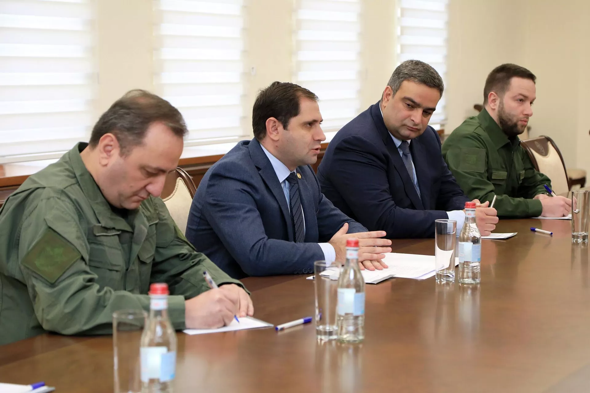 Министр обороны Сурен Папикян принял членов Миссии ЕС (17 октября 2022). Еревaн Министр обороны Сурен Папикян принял членов Миссии ЕС (17 октября 2022). Еревaн - Sputnik Армения, 1920, 17.10.2022