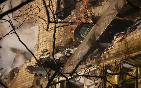 Բնակելի շենքը, որի վրա ընկել է Սու-34 ինքնաթիռը - Sputnik Արմենիա