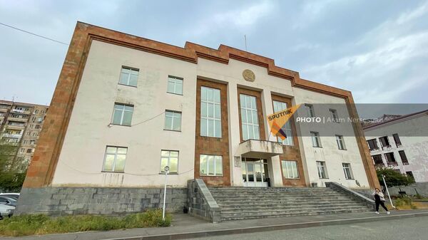 Здание суда первой инстанции общины Ачапняк в Ереване - Sputnik Армения