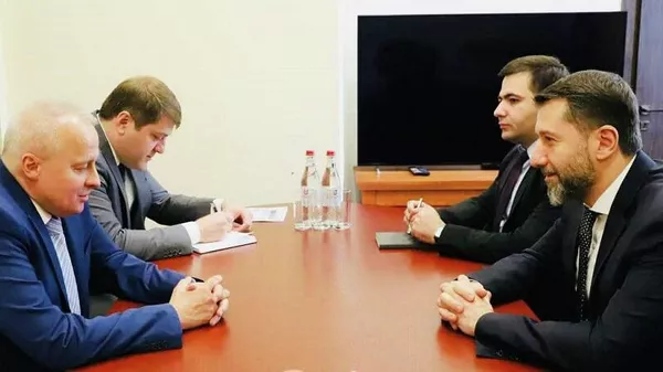 Председатель Высшего судебного совета Карен Андреасян принял Чрезвычайного и Полномочного Посла Российской Федерации в Армении Сергея Копыркина (18 октября 2022). Еревaн - Sputnik Армения