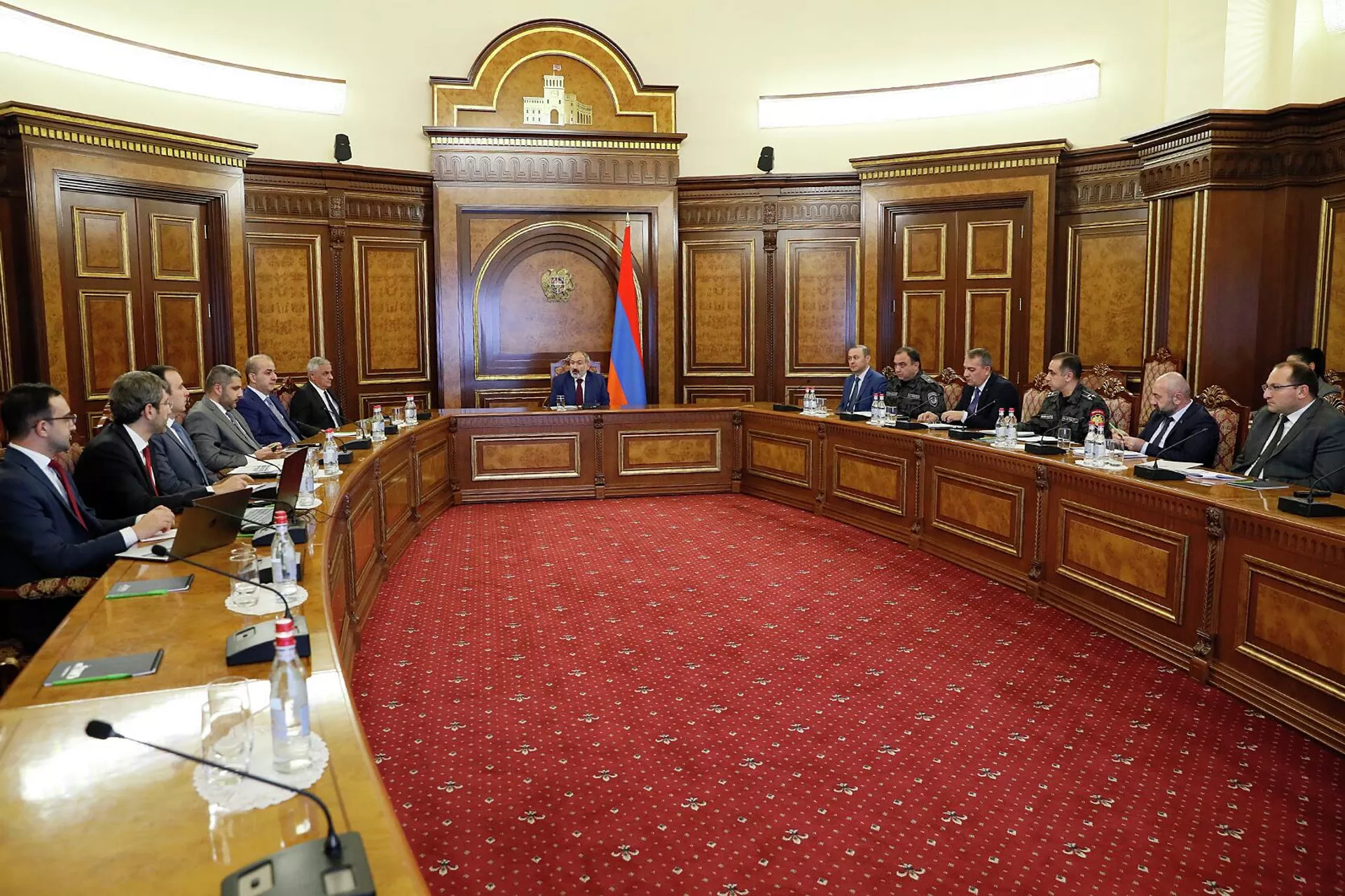 В рамках состоявшегося под руководством премьер-министра Никола Пашиняна совещания были обсуждены вопросы, касающиеся структуры и функций новообразованного Министерства внутренних дел (18 октября 2022). Еревaн В рамках состоявшегося под руководством премьер-министра Никола Пашиняна совещания были обсуждены вопросы, касающиеся структуры и функций новообразованного Министерства внутренних дел (18 октября 2022). Еревaн - Sputnik Армения, 1920, 18.10.2022