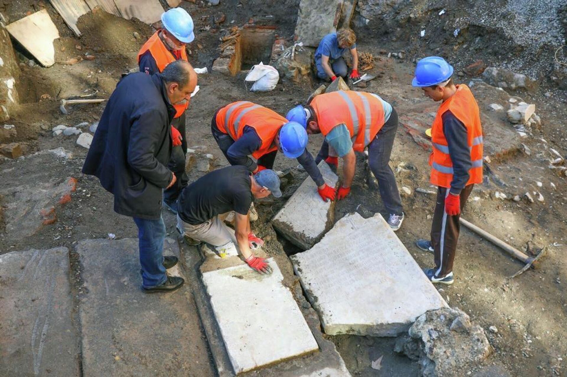  Древние армянские гробницы обнаружили на территории Минкульта в Тбилиси - Sputnik Արմենիա, 1920, 19.10.2022