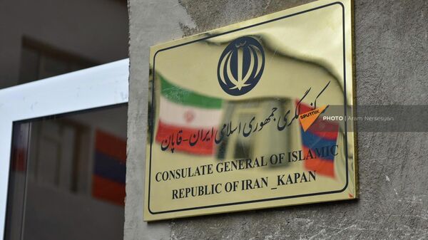 Информационная табличка генконсульства Ирана в Капане ( 21 октября 2022). Сюник - Sputnik Армения