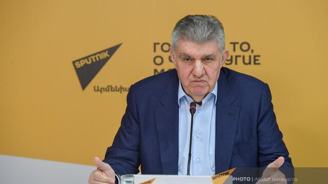 Арық сексуалды брюнетка