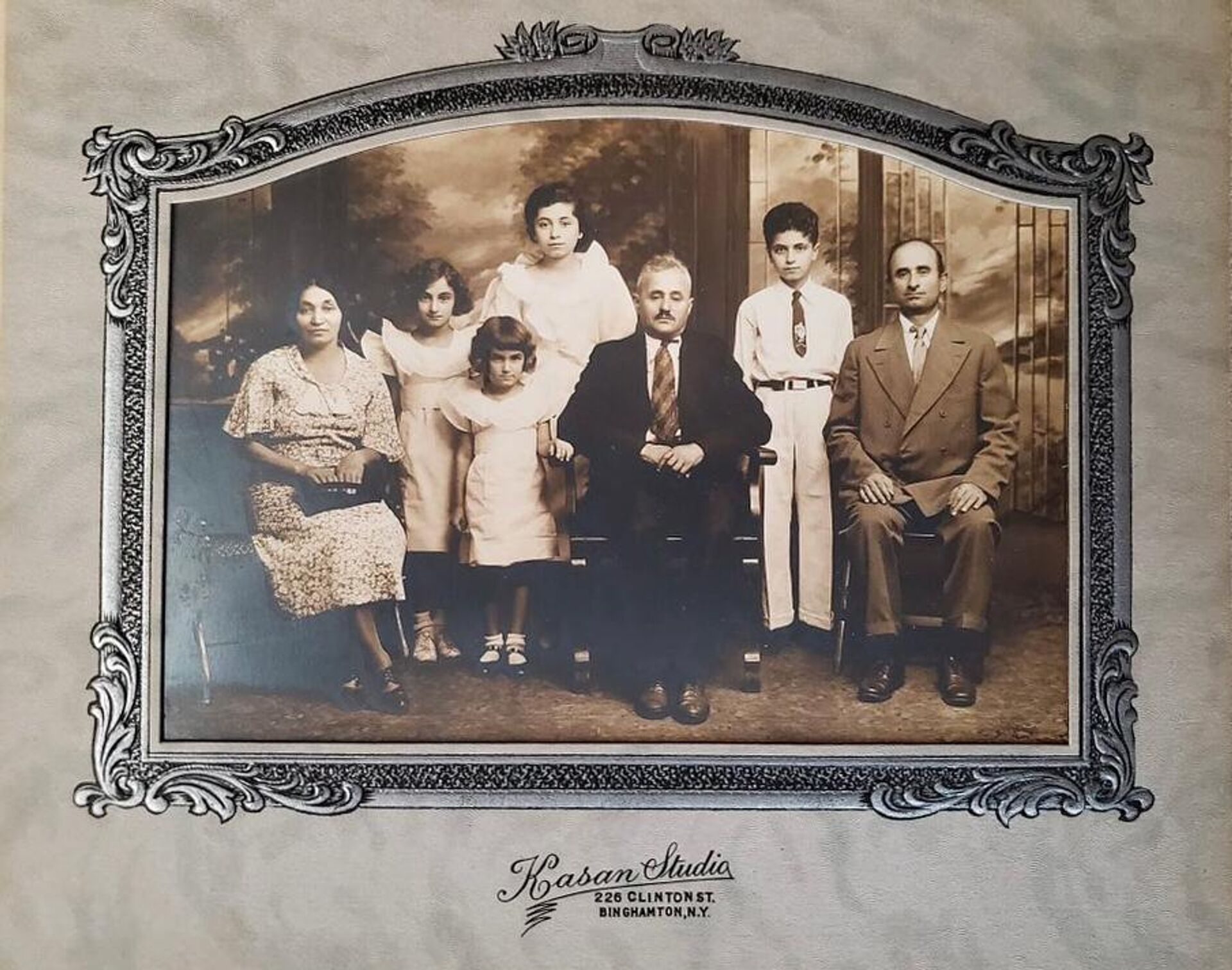 Семья Алексиса Оганяна на архивной фотографии - Sputnik Արմենիա, 1920, 23.10.2022