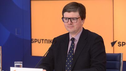 Алексей Кузнецов во время телемоста на тему: "Роль России и форматы партнерства ЕАЭС в становлении нового мироустройства" (31 октября 2022). Москвa