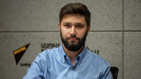Политолог Бениамин Матевосян в гостях радио Sputnik - Sputnik Армения