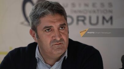 Директор компании ВОЛО Армен Кочарян на пресс-конференции членов Союза предприятий передовых технологий и руководителей крупных ИТ-компаний (2 ноября 2022). Еревaн