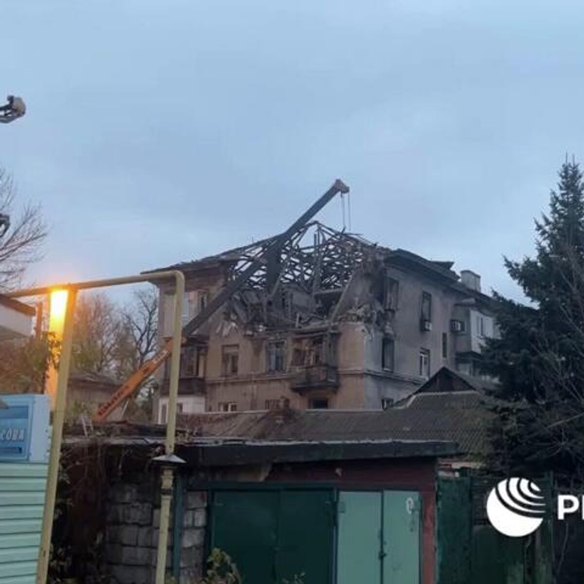 Видео: при обстреле Макеевки три снаряда попали в дом