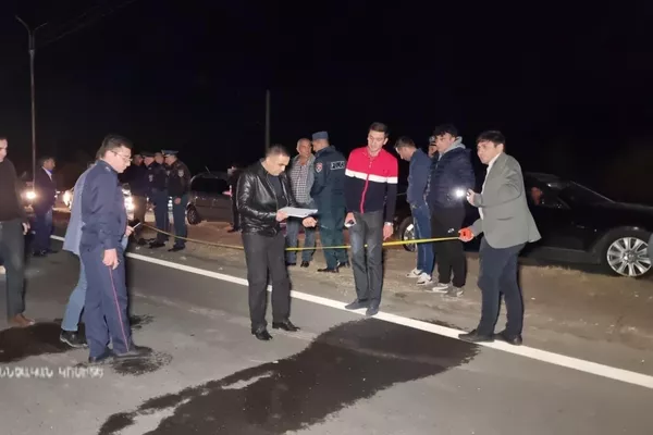 Сотрудники следственного комитета изучают место дорожно-транспортного происшествия (3 ноября 2022). Армавир Сотрудники следственного комитета изучают место дорожно-транспортного происшествия (3 ноября 2022). Армавир - Sputnik Армения
