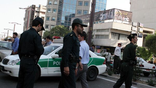 Полиция и сотрудники службы безопасности в Тегеране (2 августа 2005). Иран - Sputnik Армения