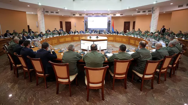 Совещание во главе с премьер-министром Николом Пашиняном в административном комплексе Министерства обороны (9 ноября 2022). Еревaн - Sputnik Армения