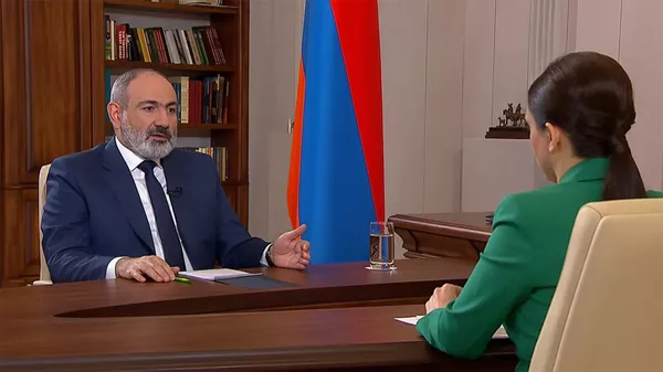Премьер-министр Никол Пашинян во время интервью Общественному телевидению Армении (11 ноября 2022). Еревaн - Sputnik Армения