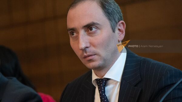 Министр высокотехнологичной промышленности Армении Роберт Хачатрян  - Sputnik Армения