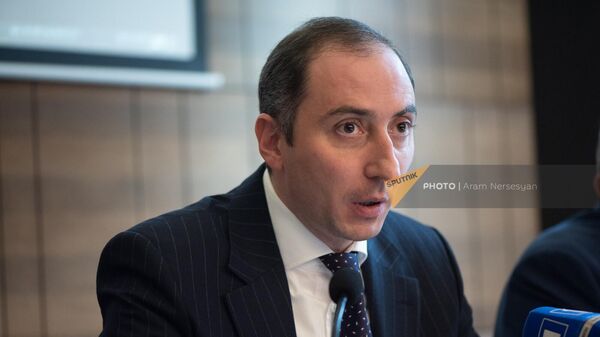 Министр высокотехнологичной промышленности Армении Роберт Хачатрян на пресс-конференции, посвященной работе армянского спутника ArmSAT-1 (18 ноября 2022). Еревaн - Sputnik Армения
