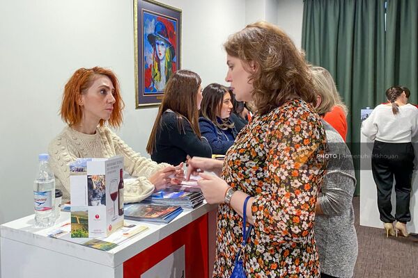 Туристическая выставка в рамках познавательного визита представителей белорусских туроператоров и СМИ в Армению (18 ноября 2022). Гюмри - Sputnik Армения