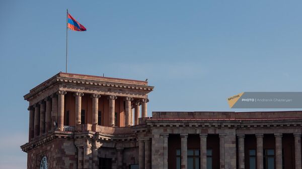 Флаг Армении на башне Дома правительства - Sputnik Армения