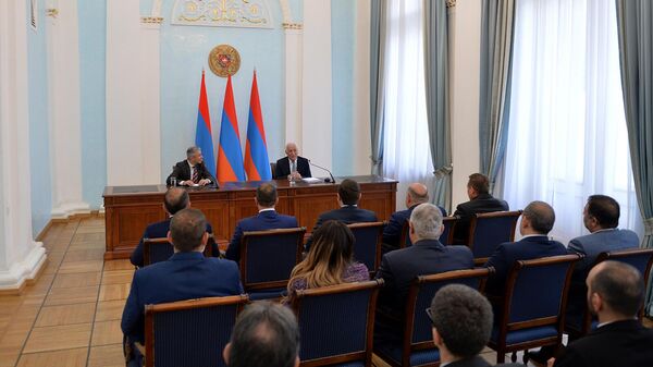 Президент Ваагн Хачатурян встретился с делегацией украинских предпринимателей (19 ноября 2022). Еревaн - Sputnik Армения