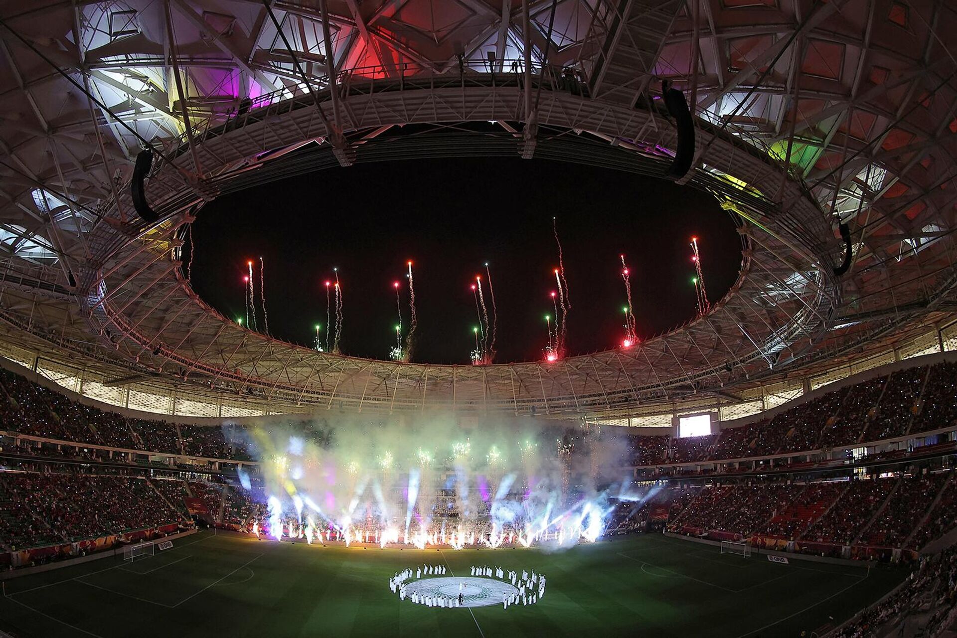 Фейерверк, освещающий стадион Аль-Тумама в столице Катара во время церемонии открытия ЧМ по футболу (20 октября 2021). Доха - Sputnik Армения, 1920, 20.11.2022