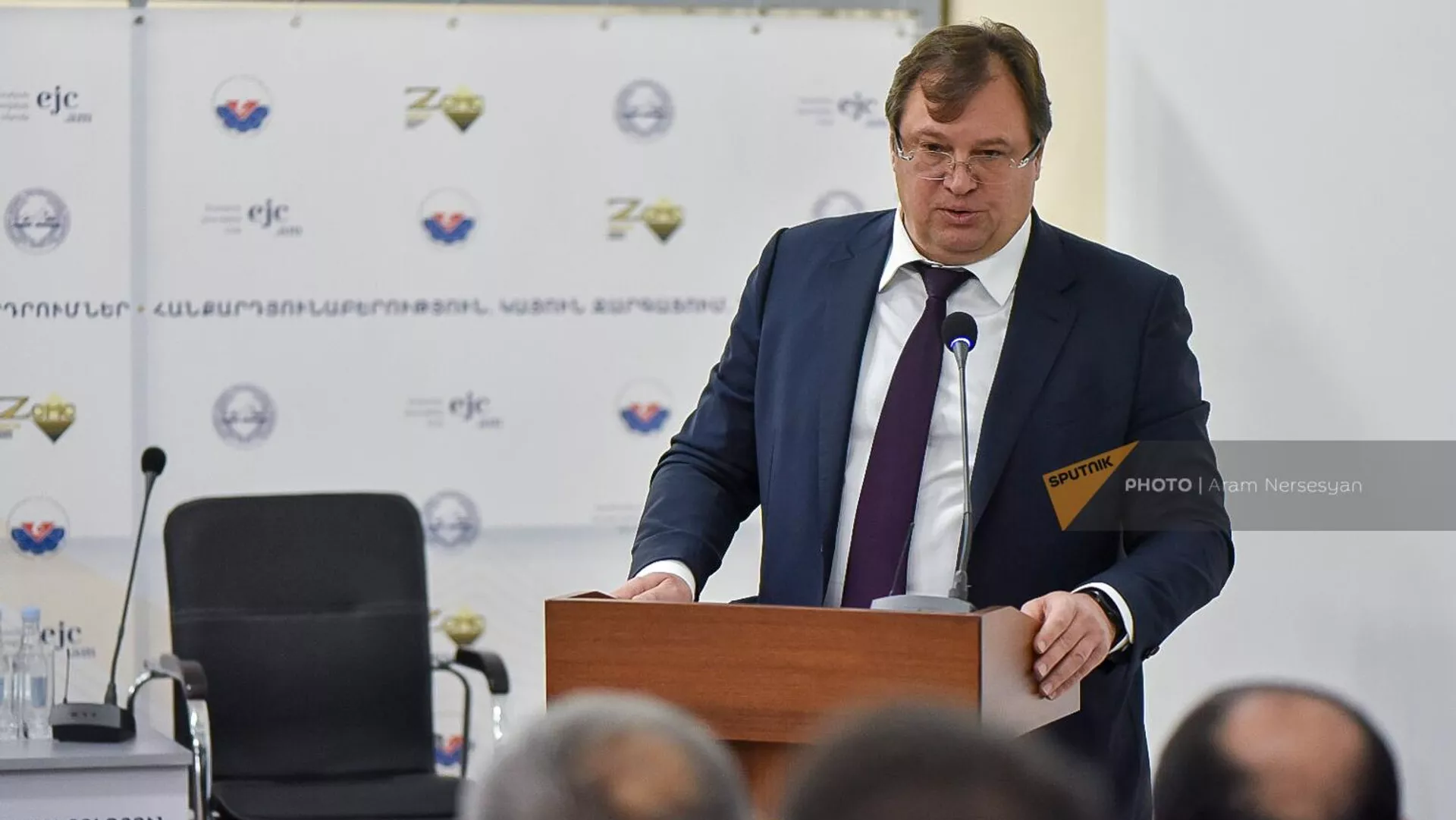 Генеральный директор ЗММК, президент группы компаний Геопромайнинг Роман Худолий на конференции по случаю публикации первого отчета устойчивого развития ЗММК (22 ноября 2022). Еревaн Генеральный директор ЗММК, президент группы компаний Геопромайнинг Роман Худолий на конференции по случаю публикации первого отчета устойчивого развития ЗММК (22 ноября 2022). Еревaн - Sputnik Армения, 1920, 22.11.2022