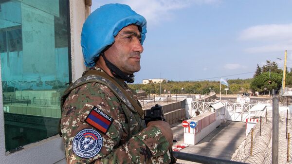Один из армянских миротворцев в составе временных сил ООН (UNIFIL) в Ливане - Sputnik Армения